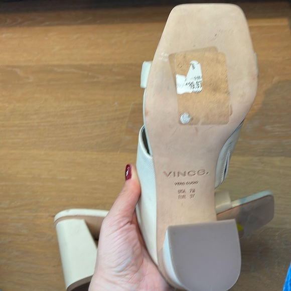 Vince Nessia Block Heel Leather Sandal - Picture 8 of 9